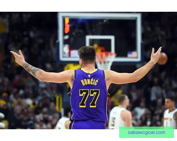 东契奇腿筋拉伤背后责任雷迪克应担主力过度使用他成雷伯杜式悲剧