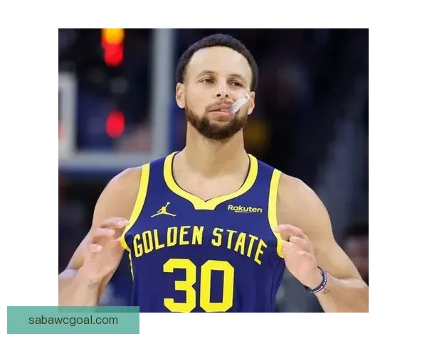 库里称文班走进更衣室燃起全队斗志竞争精神感染力十足